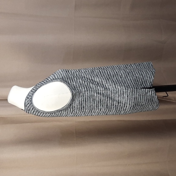 Athleta breezy gray & white striped rounded hem tank top, size small - Picture 5 of 10
